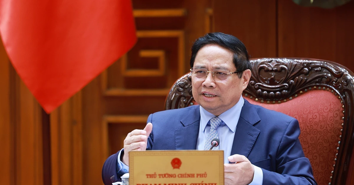 政府总理范明正在会上发言。