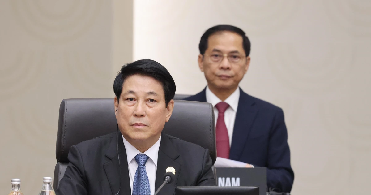 越南国家主席梁强出席2025年APEC领导人会议第一阶段会议