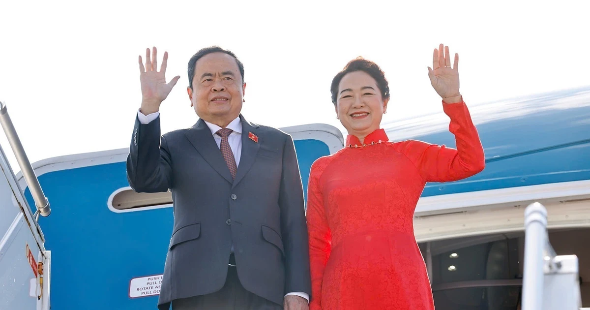 国会主席陈青敏和夫人离开日内瓦回国。（图片来源：越通社）