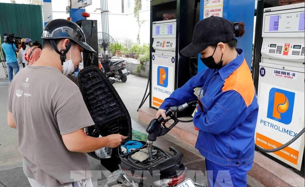 使用E10汽油——迈向可持续能源转型的重要一步。（图片来源：越通社）