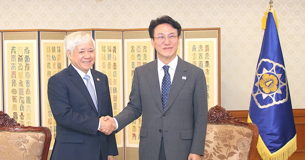 越共中央政治局委员、中央书记处书记、越南祖国阵线中央委员会主席杜文战会见韩国国务总理金民锡。