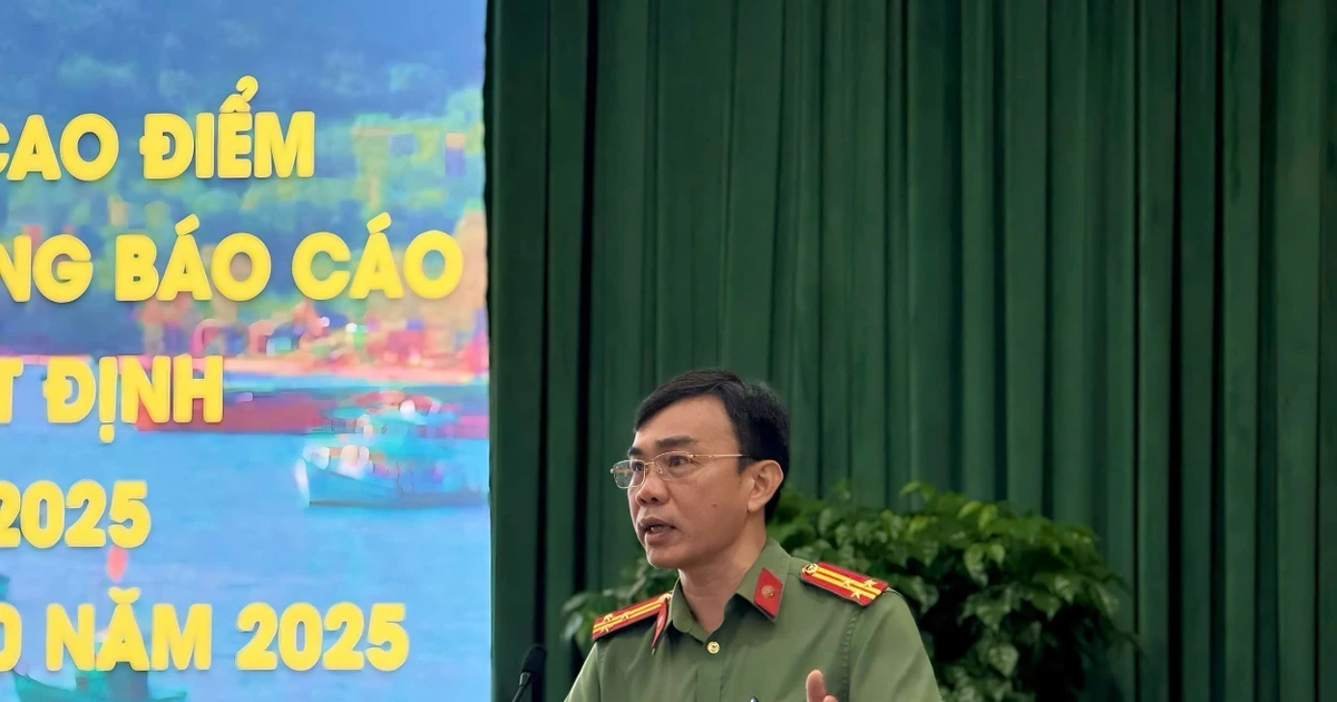 胡志明市公安局经济安全处副处长黎明宣上校在会上发表讲话。（图片来源：越通社）