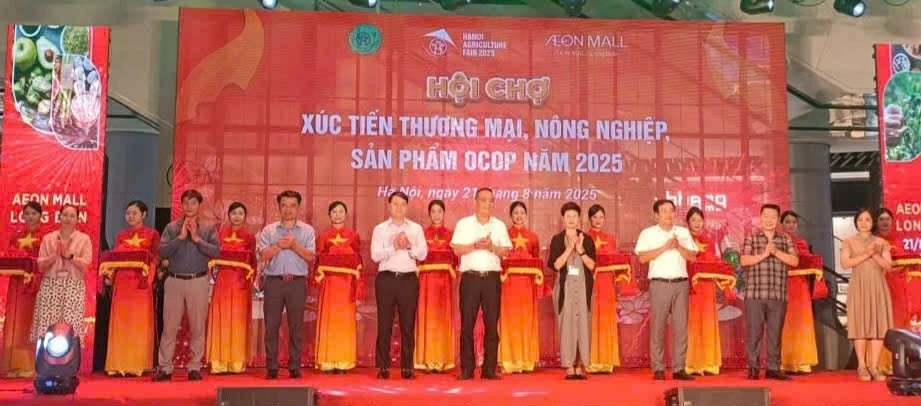 2025年农业贸易促进与OCOP产品展销会开幕式。（图片来源：越通社）