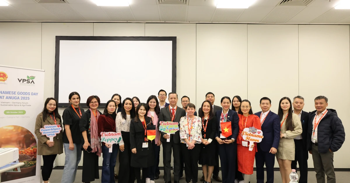 参会代表合影。（图片来源：越通社）