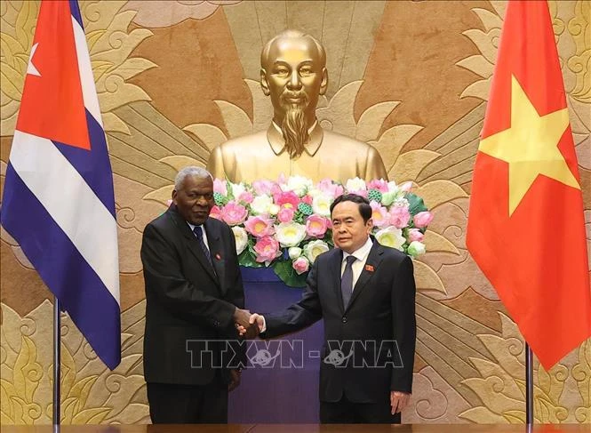 越南国会主席陈青敏会见古巴全国人大主席埃斯特万·拉索·埃尔南德斯