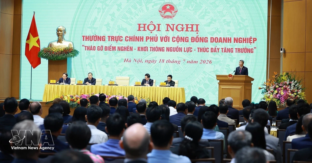https://mediazh.vietnamplus.vn/images/d64b6dba57756e92a2c312b3d69010b7eb8fafff912149112f670330a26a99ec3177546276afbed479df3174bbd8efaca87ce77f501216fd08fedb682db64b5ed7b8c7ae6e4ee0f00a24464572d6639201b6d218fd28734cf60b4d6a8a14ca9070e678f7f6600fb14ce9ceeca18c75f13a17480b1cc0a0089eed5aff0e51e04e118e41f5f10f82bc87e668759825cbd6/vnanet-potal-thu-tuong-chu-tri-hoi-nghi-thuong-truc-chinh-phu-voi-cong-dong-doanh-nghiep-8895604-1.jpg.webp