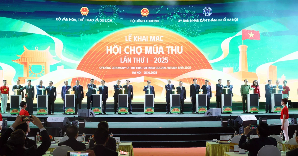 2025年第一届秋季博览会在河内东英越南展览中心(VEC)隆重开幕。(图片来源:越通社)