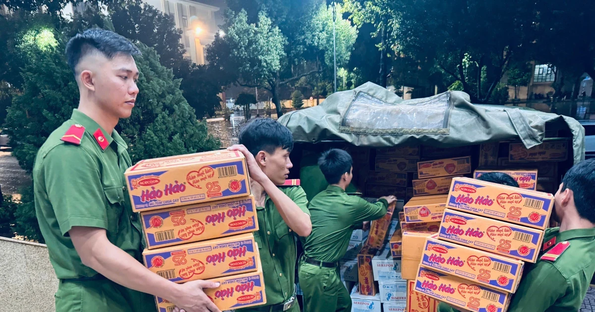 得乐省公安机关准备物资运往灾区。（图片来源：越通社）