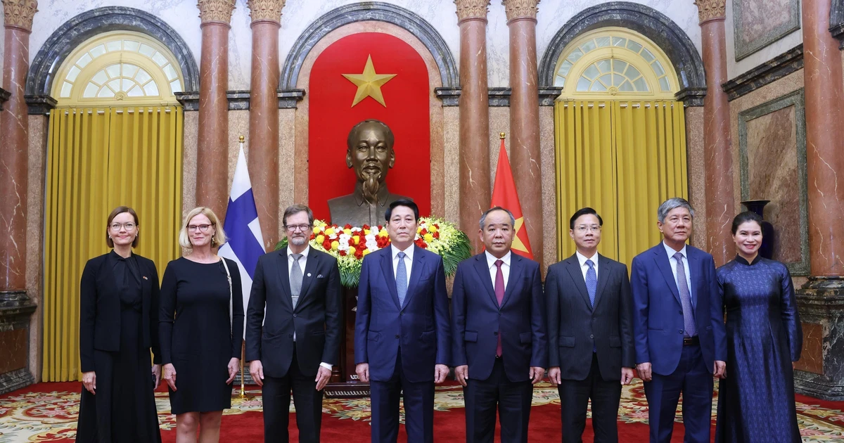 越南国家主席梁强接受各国大使递交国书