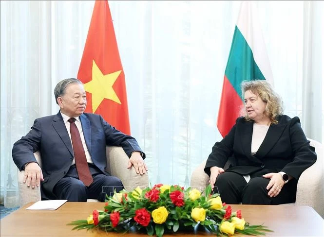 越共中央总书记苏林会见保加利亚议会议长娜塔莉亚·基塞洛娃。（图片来源：越通社）