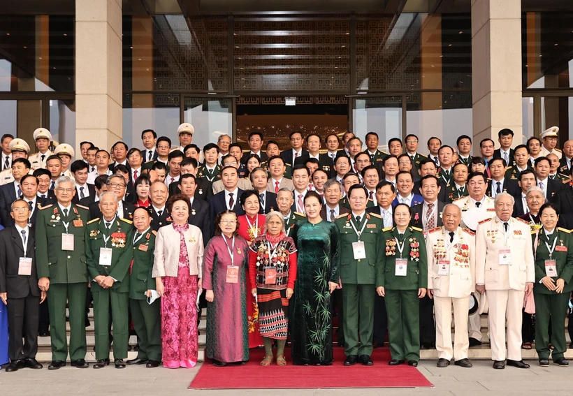 越南国会主席阮氏金银会见第十次全国爱国竞赛大会参会代表