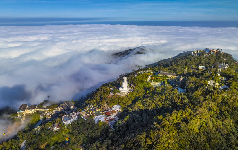 鸟瞰岘港市巴拿山。图自越通社