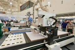 自动化机械加工设备（CNC）展区。图自越通社