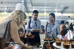 由美国农业部（USDA）与美国驻胡志明市总领事馆联合举办的“探索美国农业”项目于2025年7月19日举行，通过现场烹饪与品鉴，让参与者尽情享受美国食材的独特风味。图自越通社
