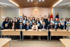 与会者合影。图自越通社