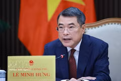 越南政府总理黎明兴与新加坡总理黄循财通电话。图自越通社