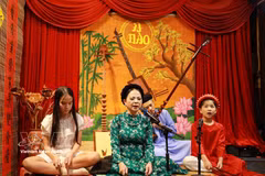 让传统筹曲艺术走近年轻观众。图自越通社
