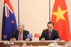 附图：越南外交部长黎怀忠与新西兰外交部长温斯顿·彼得斯（Winston Peters）于2025年11月26日签署2025-2030年阶段行动计划。图自越通社