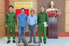 林同省民众主动上交红皮书濒危保护动物——穿山甲。图自越通社