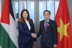 越南外交部长黎怀忠同巴勒斯坦外长沙辛举行会谈。图自越通社