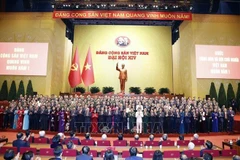 越共第十届中央委员会亮相。图自越通社