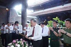 胡志明主席诞辰135周年：越共中央总书记苏林在乂安省敬香缅怀胡志明主席