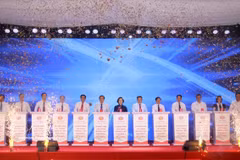 越南政府副总理范氏清茶出席南坛一号高中学校建设项目动工仪式。图自越通社