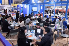 双方企业交流沟通。图自越通社