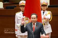 国会主席陈青敏正式宣誓就职。图自越通社