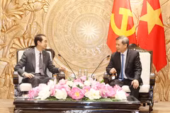 越共中央内政部部长黎明智会见中国驻越大使何炜。图自越通社