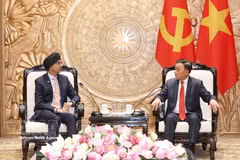 越共中央书记处常务书记陈锦秀会见新加坡驻越大使拉杰帕尔·辛格。图自越通社