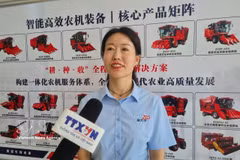 山东金大丰机械有限公司代表接受越通社记者采访