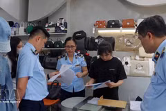 着力打击走私与假冒伪劣商品，绝无“空白地带”，也绝无例外。图自越通社