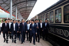 越共中央总书记苏林就越中铁路合作开展情况，同若干部委、行业、中央及地方领导举行工作会议。图自越通社