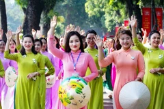 培养新时代越南妇女 使其真正成为发展的动力