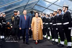 新西兰总督辛迪·基罗为越共中央总书记、国家主席苏林一行举行欢迎仪式