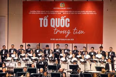 越共中央总书记、国家主席苏林出席“祖国在心中”艺术表演活动。图自越通社