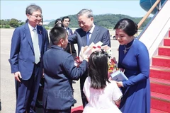 越共中央总书记苏林与夫人抵达首尔开始对大韩民国进行国事访问。图自越通社