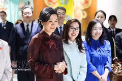 越共中央总书记、国家主席夫人吴芳璃参观广西民族音乐博物馆。图自越通社