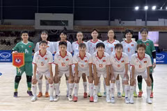 越南女子五人制足球队在第33届东运会半决赛中以1比0战胜菲律宾队，成为首支闯入该项目决赛的女子五人制球队。图自越通社