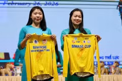 两项赛事中最显赫的两件领骑衫。图自人民报