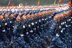 近1.6万名干部、战士参加国庆大阅兵总彩排。图自越通社