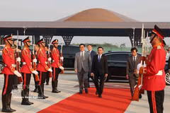 越共中央书记处常务书记陈锦秀离开德崇国际机场，启程回国。图自越通社