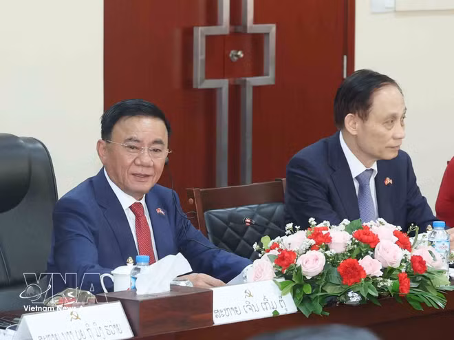 vnanet-potal-thuong-truc-ban-bi-thu-tran-cam-tu-hoi-dam-voi-thuong-truc-ban-bi-thu-tu-dang-ndcm-lao-8690014.jpg