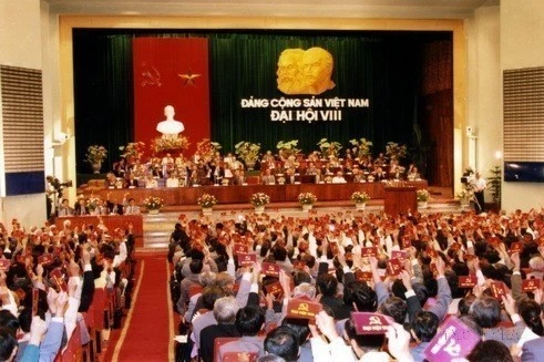 越南共产党领导继续推进革新事业、工业化、现代化和融入国际社会（1996—2005年）