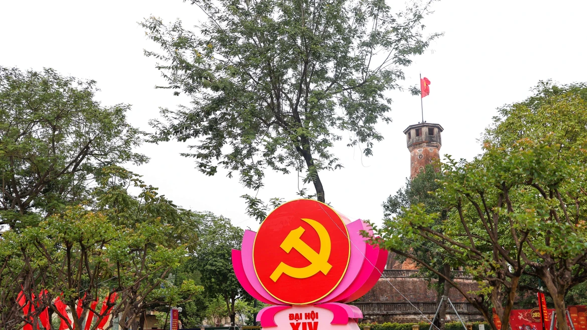 首都河内彩旗鲜花飘扬 喜迎越南共产党第十四次全国代表大会