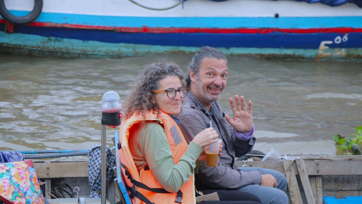 丐冷水上集市贸易繁忙 带有浓郁的地方文化特色