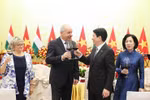 越南国家主席梁强设宴招待匈牙利总统