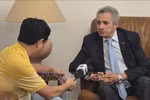 阿尔及利亚民族解放阵线党（FLN）代表穆拉德·拉穆迪接越通社记者的采访。图自越通社