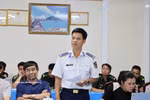 海警代表在会上发言。图自越通社